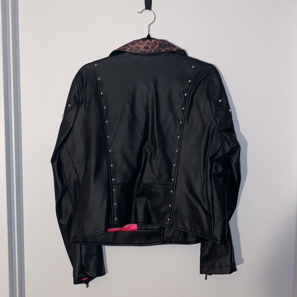 Torrid & Betsey Johnson Leopard Trim Black Studded Spiked Moto Jacket barbiecore - Picture 4 of 6